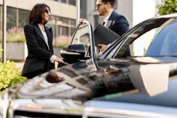 Gruppentransfer München – Geräumig & Komfortabel Unser Gruppentransfer-Service bietet luxuriöse Mercedes V-Klasse Vans für den komfortablen Transport von Familien, Firmenteams, Reisegruppen oder Freunden – bis zu 7 Fahrgäste plus ausreichend Gepäckraum. Gruppentransfer München – Geräumig & Komfortabel Unser Gruppentransfer-Service bietet luxuriöse Mercedes V-Klasse Vans für den komfortablen Transport von Familien, Firmenteams, Reisegruppen oder Freunden – bis zu 7 Fahrgäste plus ausreichend Gepäckraum.