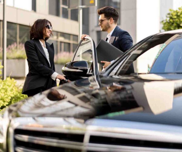 Gruppentransfer München – Geräumig & Komfortabel Unser Gruppentransfer-Service bietet luxuriöse Mercedes V-Klasse Vans für den komfortablen Transport von Familien, Firmenteams, Reisegruppen oder Freunden – bis zu 7 Fahrgäste plus ausreichend Gepäckraum. Gruppentransfer München – Geräumig & Komfortabel Unser Gruppentransfer-Service bietet luxuriöse Mercedes V-Klasse Vans für den komfortablen Transport von Familien, Firmenteams, Reisegruppen oder Freunden – bis zu 7 Fahrgäste plus ausreichend Gepäckraum.